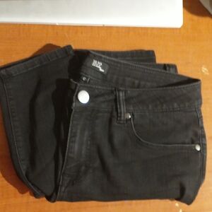 1822 Denim Black Skinny Jeans with Silver Hardware